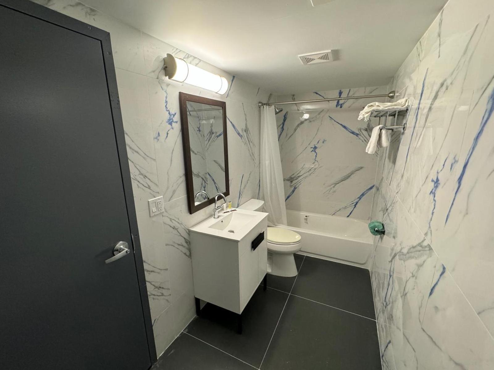 Отель Essence Express Elizabeth Ewr Airport Экстерьер фото